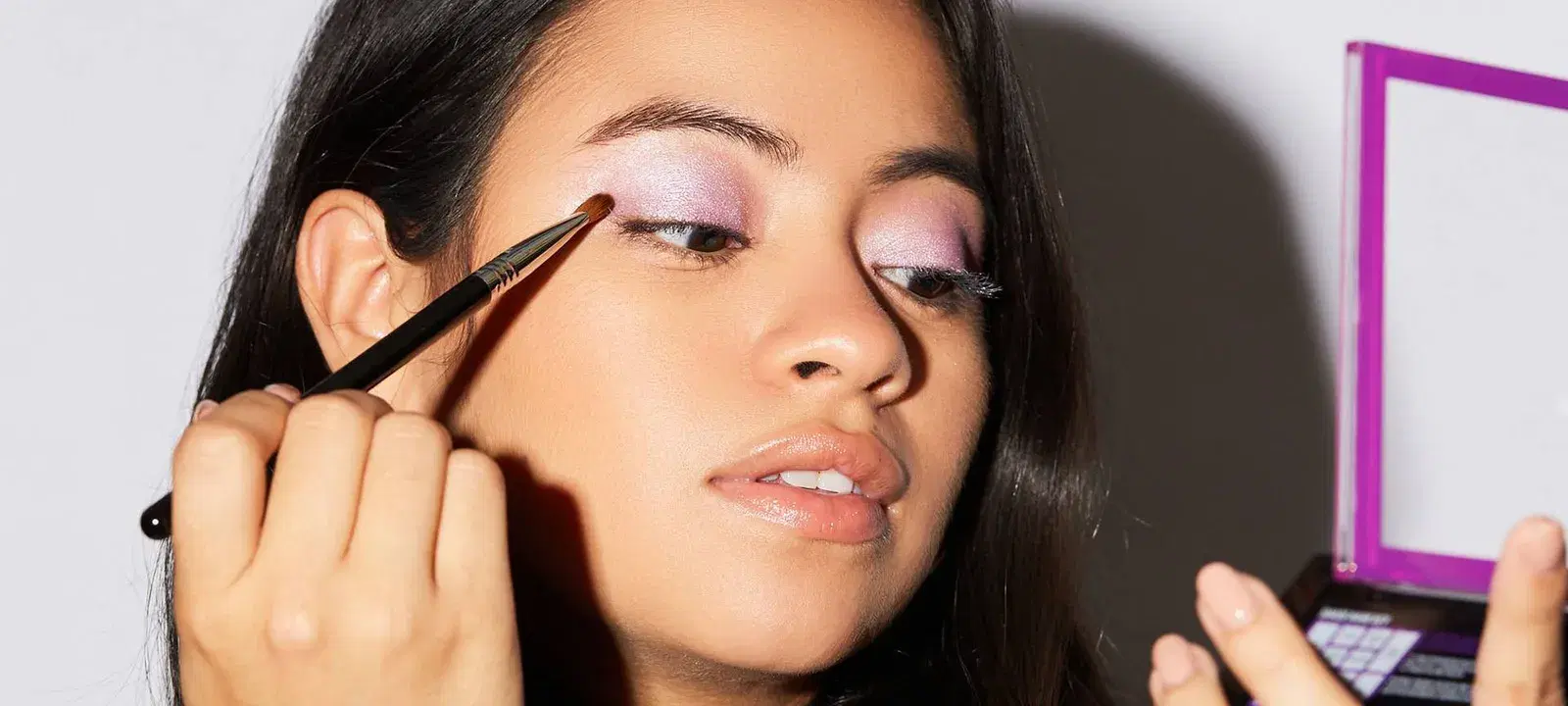 A step-by-step guide on how to apply makeup the right way