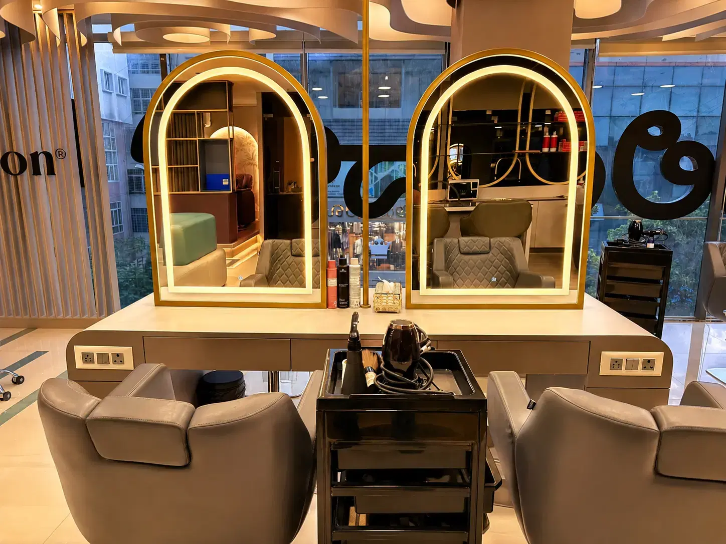 Kameleon Salon Chandra Layout interior