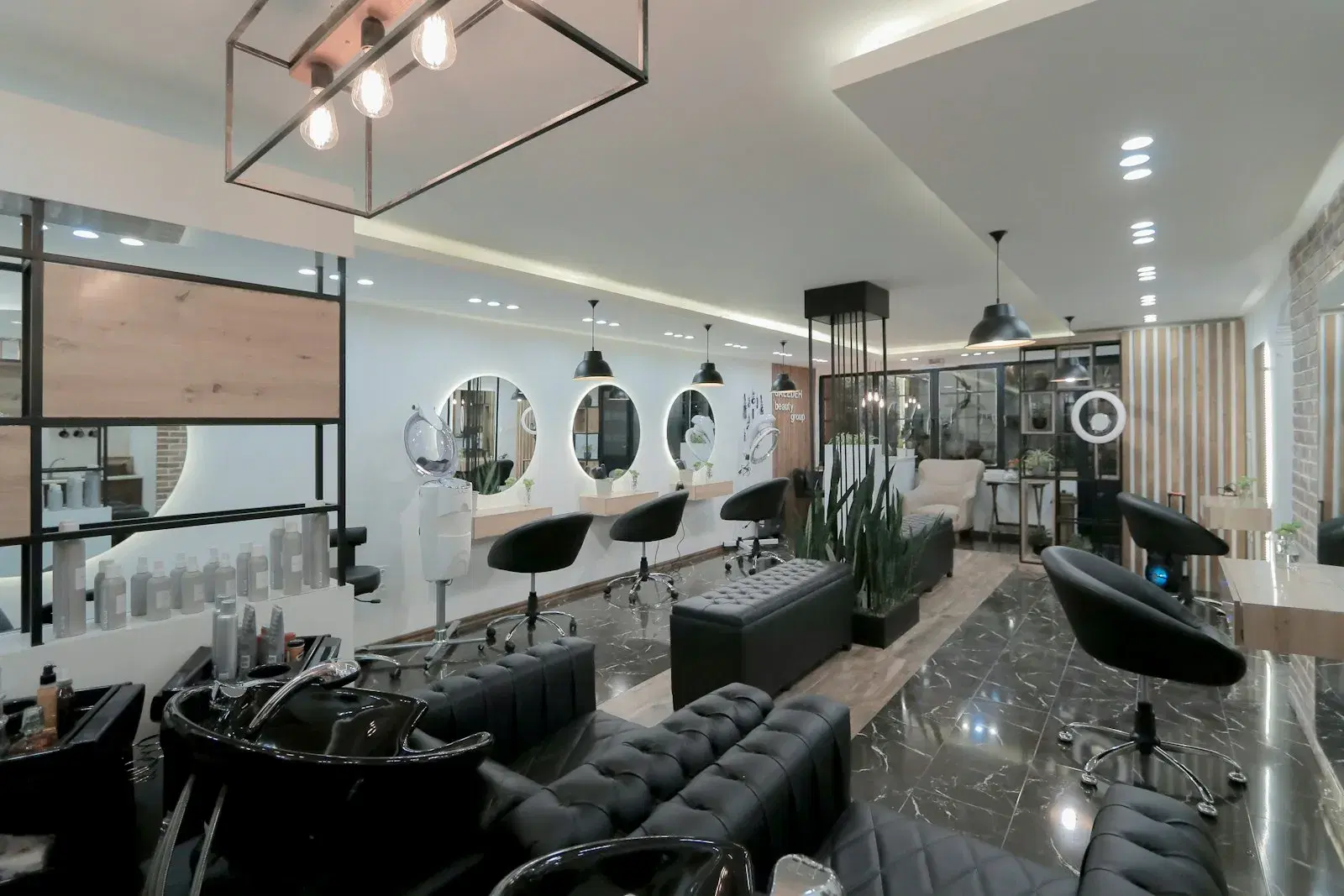 Kameleon Salon Chandra Layout interior